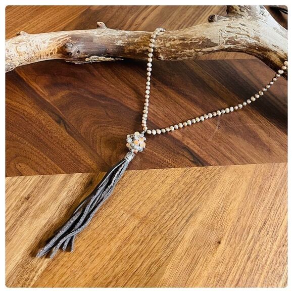 BOHO Tassel Necklace with pearls and brown Leather - Picture 2 of 13